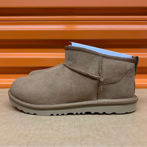 UGG Classic Ultra Mini Women’s Chestnut Boot - Picture 2 of 10